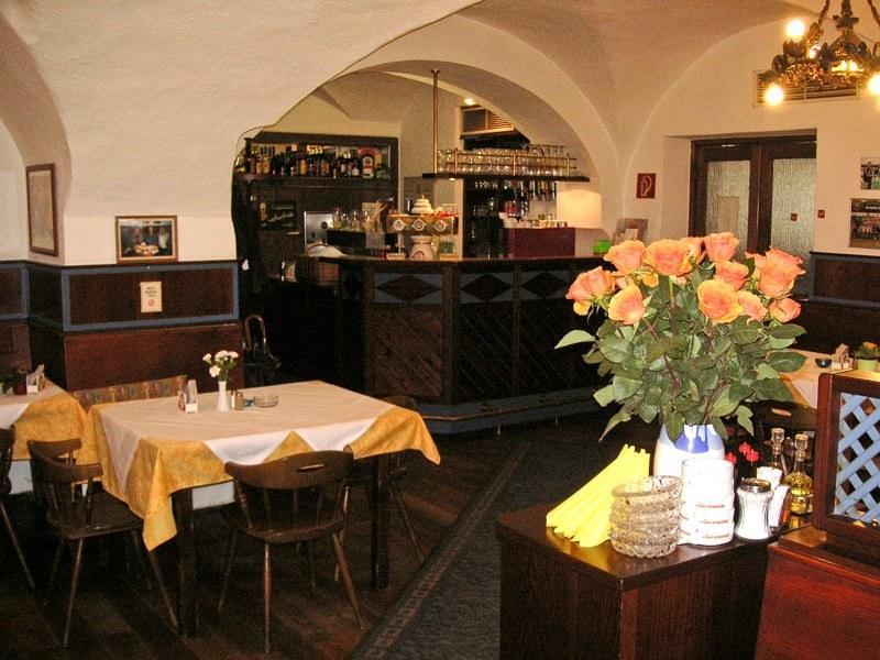 Gasthof Ludl Groß-Enzersdorf Exterior foto